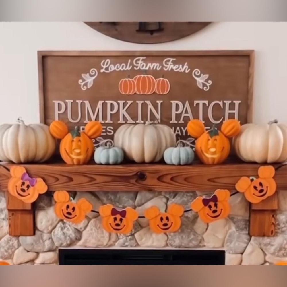HALLOWEEN DISNEY MICKEY PUMPKIN BANNER